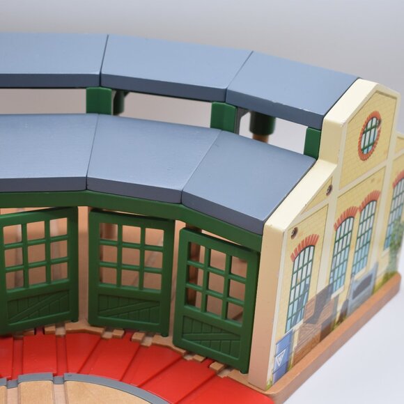 Roundhouse Tidmouth Shed w/5 Stalls Wooden Railway Thomas & Friends Train Engine - Picture 7 of 10